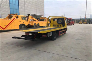 中方非事故拖车